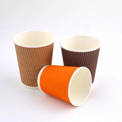 El PE cubrió la pared triple caliente disponible resistente de las tazas de té 12oz de la grasa aisló las tazas de papel