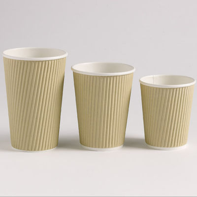 En offset impresión la ondulación disponible emparedó té caliente del café de las tazas calientes bebe la taza de café de la taza de papel con la tapa